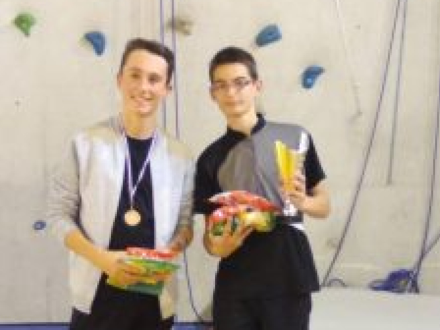 5/ Victoire de Benjamin KREMPP au Grand prix jeunes d’EYGUIERES en simple cadet T2.