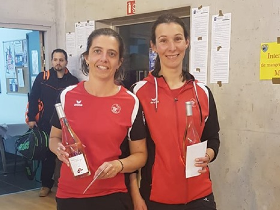 21/ Victoire pour Laetitia PENTA et Mélanie PAPOT au tournoi d’Eyguières en série 2 (4 mai2019).