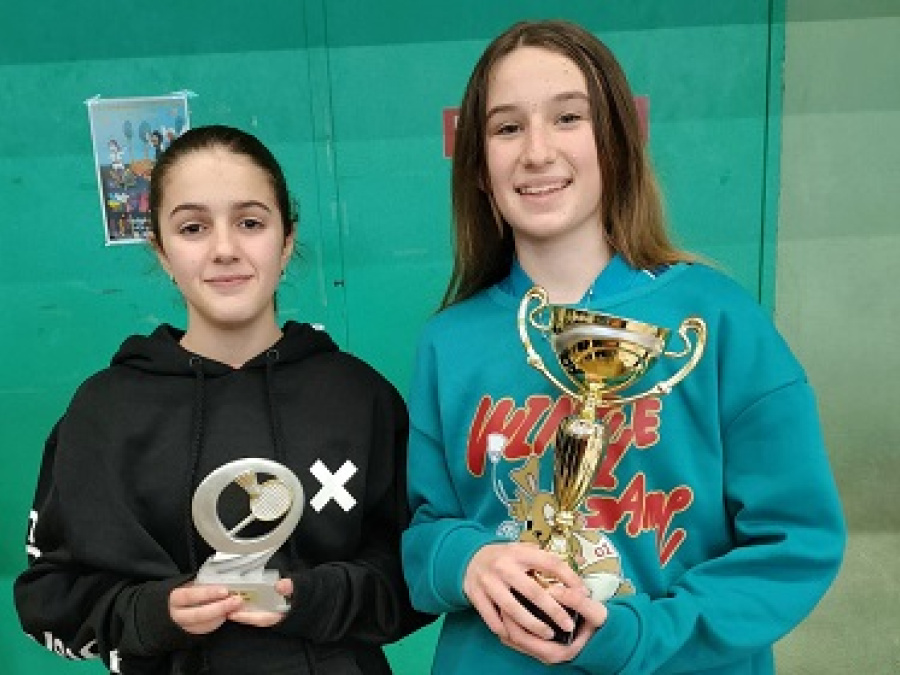 Simple dame U15 Minime Série 1 : Victoire de Julia POITEVINEAU et Finale pour Emmy GOUDET