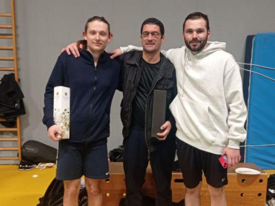 Victoire dans la petite finale pour Mike au tournoi de Bedarrides (84) en simple série 2